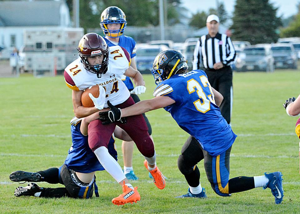 Castlewood's Adam Heyn (33) races in to help bring down De Smet's Kadyn Fast during their high school football game last fall in Castlewood. The No, 4 Class 9A Warriors visit the No. 2 Class 9B Bulldogs in a season-opening game Friday at 7 p.m. in De Smet.