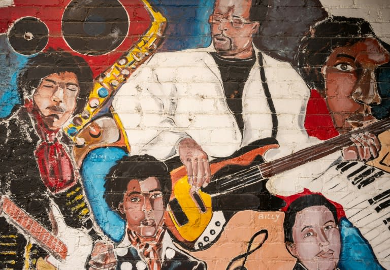 Une peinture murale au musée de Nashville, Jefferson Street Sound, raconte la vitalité de la scène musicale de Jefferson Street, quartier afro-américain effacé de la ville, le 15 mars 2024 (SETH HERALD)