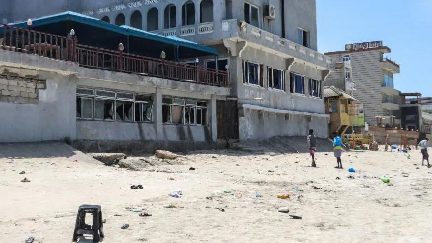 People look at the site of a suicide bombing in Mogadishu, Somalia, 03 August 2024. At least 32 people were killed and more than 60 were wounded in a suicide bombing and gun attack at the Beach View Hotel, a popular beach in Mogadishu, late on 02 August 2024 according to Somali police spokesperson Major Abdifatah Adan Hassa.