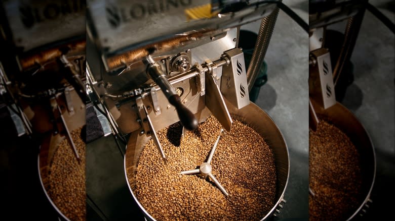 Machine roasting coffee beans