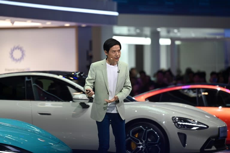 Lei Jun was mobbed by scores of people at the car show (Jade Gao)