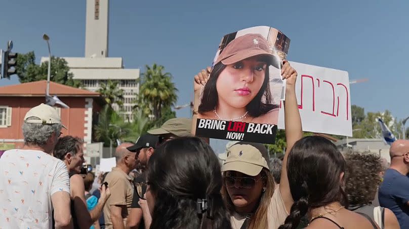 Shira Elbag, mère d'une otage, lors d'une manifestation à Tel-Aviv