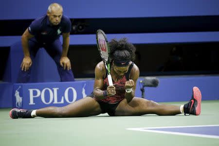 Serena Williams of the U.S. celebrates a point against Bethanie Mattek-Sands of the U.S. during their match at the U.S. Open Championships tennis tournament in New York, September 4, 2015. REUTERS/Eduardo Munoz