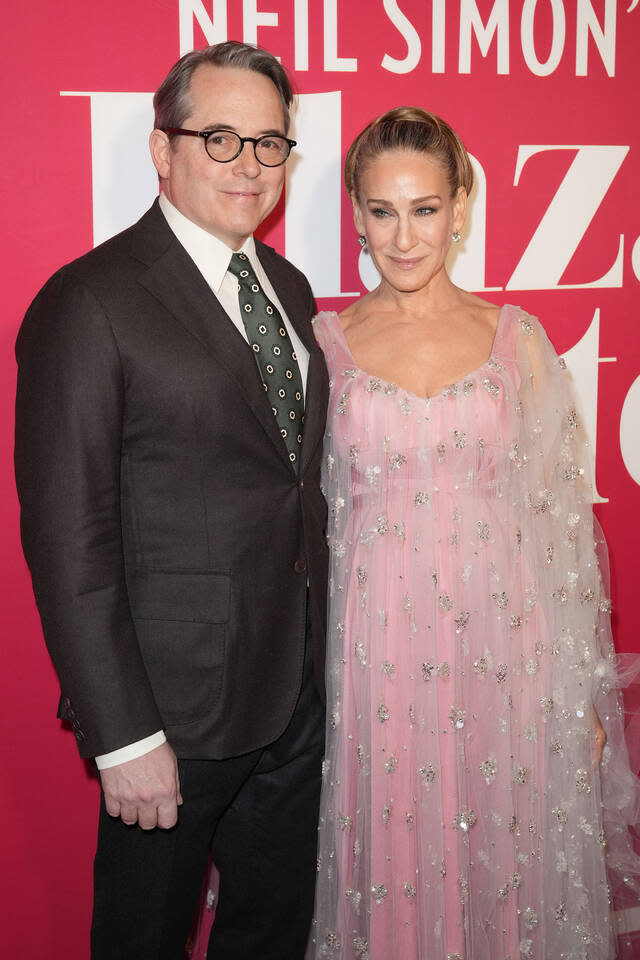 Sarah Jessica Parker hatte sich gar keine Gedanken darüber gemacht, ob es Schwierigkeiten in ihrer Ehe mit Matthew Broderick geben könnte, wenn beide jeden Abend für das Broadway-Stück 'Plaza Suite' gemeinsam auf der Bühne stehen. Erst als andere nachhakten, wurde die Schauspielerin nachdenklich.