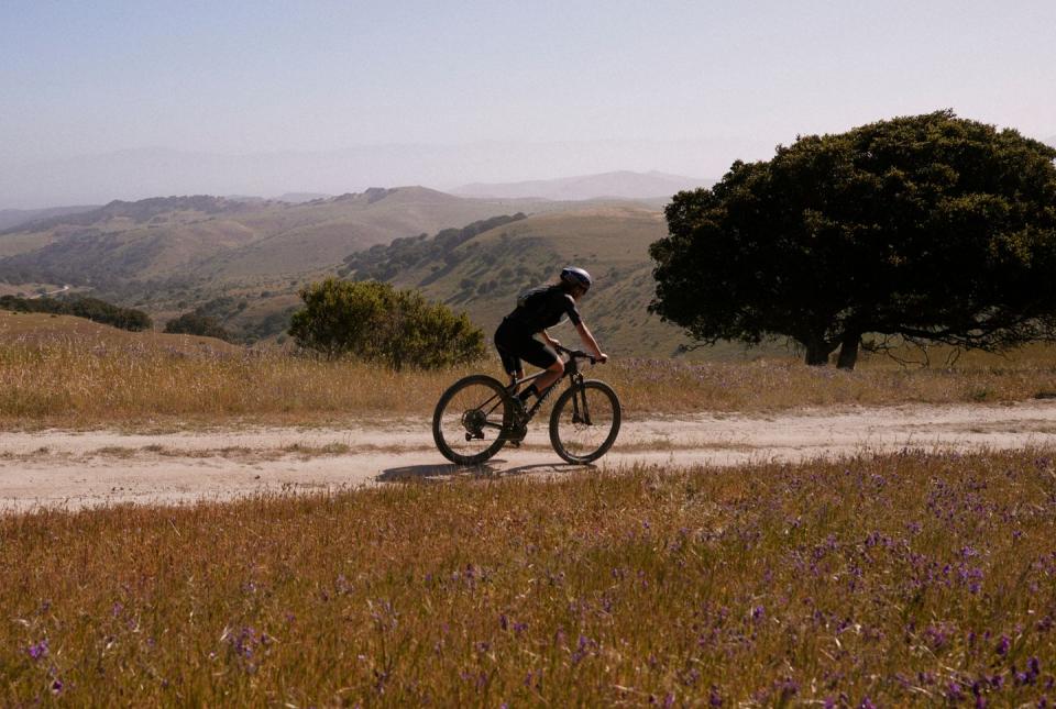 moriah wilson at the sea otter classic race in 2022 on lap 2 chasing the lead group