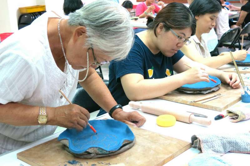 高美館「陶你歡心創作工坊」，學員不分年齡都愛「陶」！(圖／高雄市立美術館提供)