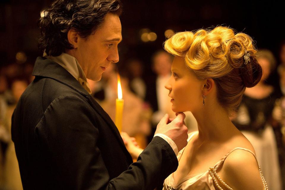 crimson peak tom hiddleston mia wasikowska