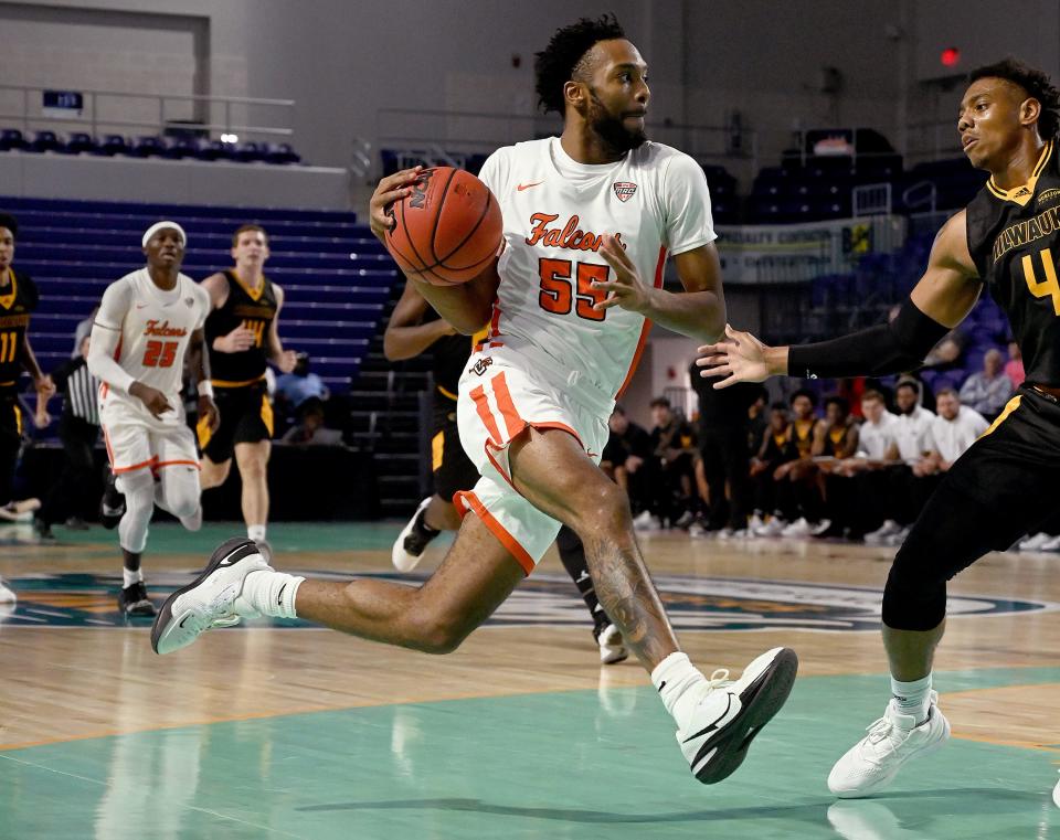 Bowling Green played Milwaukee in the Palm Division of the Fort Myers Tip-Off on Tuesday, Nov. 23, 2021 at Suncoast Arena. Bowling Green's Myron Gordon drives the lane.