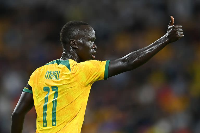 Awer Mabil, delantero de Cádiz de España, se perfila para ser titular en el debut ante Francia