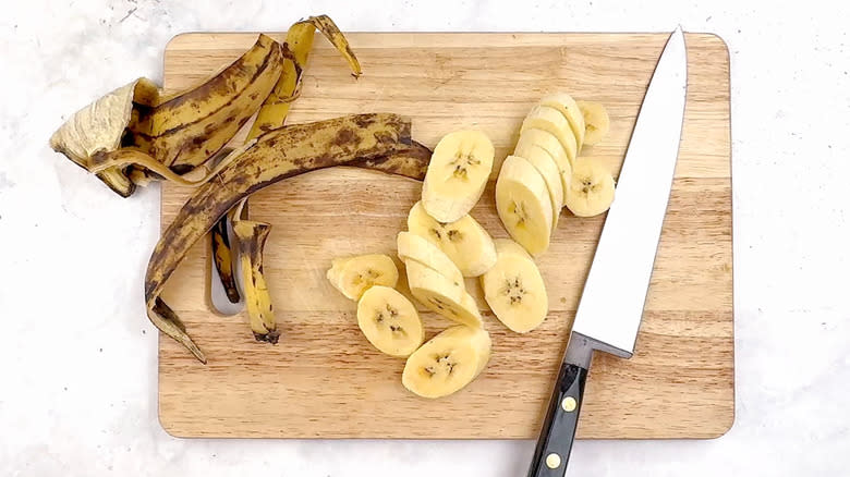 sliced plantain on wooden board