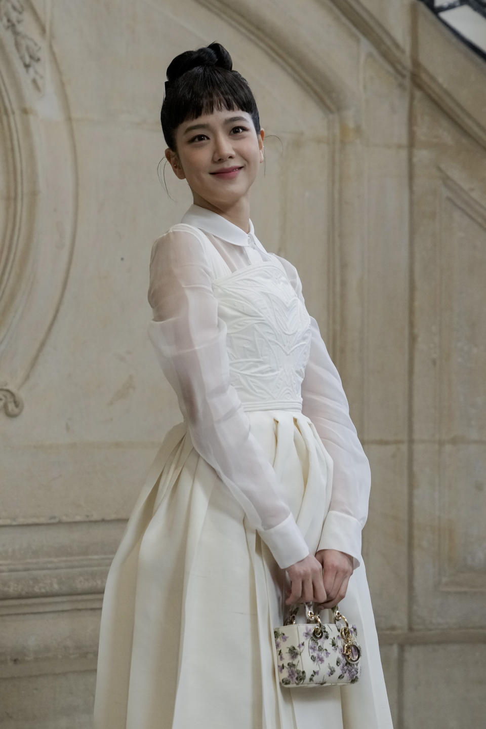 Jisoo attends a photo call before the Dior Haute Couture Spring-Summer 2023 collection presented in Paris, Monday, Jan. 23, 2023. (AP Photo/Christophe Ena)