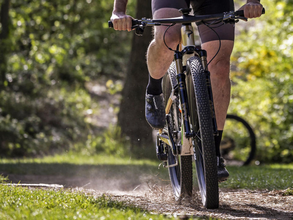 First Rides on 2025 Fox 32 Step Cast ultralight 100mm XC fork with all-new reverse-arch, fully open sprint