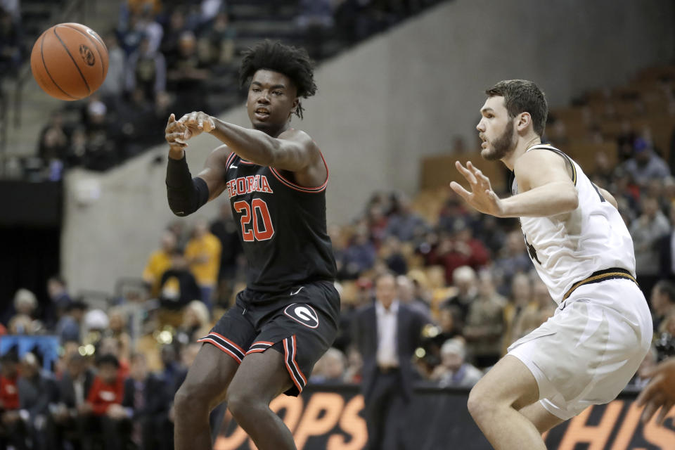 Georgia's Rayshaun Hammonds (20) passes the ball as Missouri's Reed Nikko defends during the first half of an NCAA college basketball game Tuesday, Jan. 28, 2020, in Columbia, Mo. (AP Photo/Jeff Roberson)