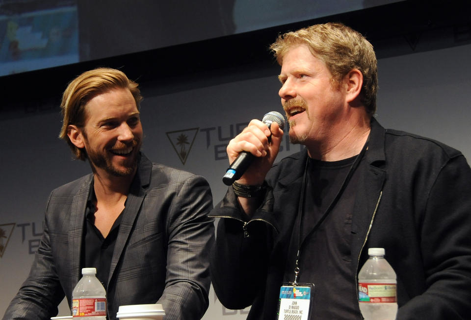 LOS ÁNGELES, CA - 11 DE JUNIO: Los actores de doblaje Troy Baker y John DiMaggio participan en una sesión de preguntas y respuestas en el stand de Turtlebeach en la E3 Electronic Entertainment Expo 2014 - Día 2 celebrada en Los Ángeles Convention Center el 11 de junio de 2014 en Los Ángeles, California .  (Foto de Albert L. Ortega/Getty Images)