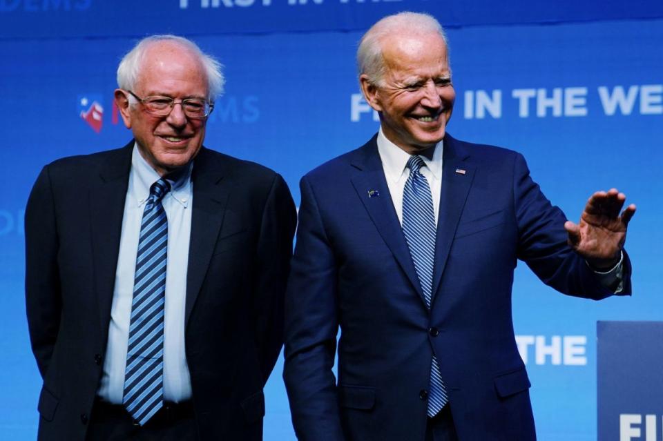 Sanders  y Joe Biden fotografiados en un evento celebrado en el Bellagio Hotel de Las Vegas, Nevada, el 17 de noviembre (Foto: Carlo Allegri / Reuters).