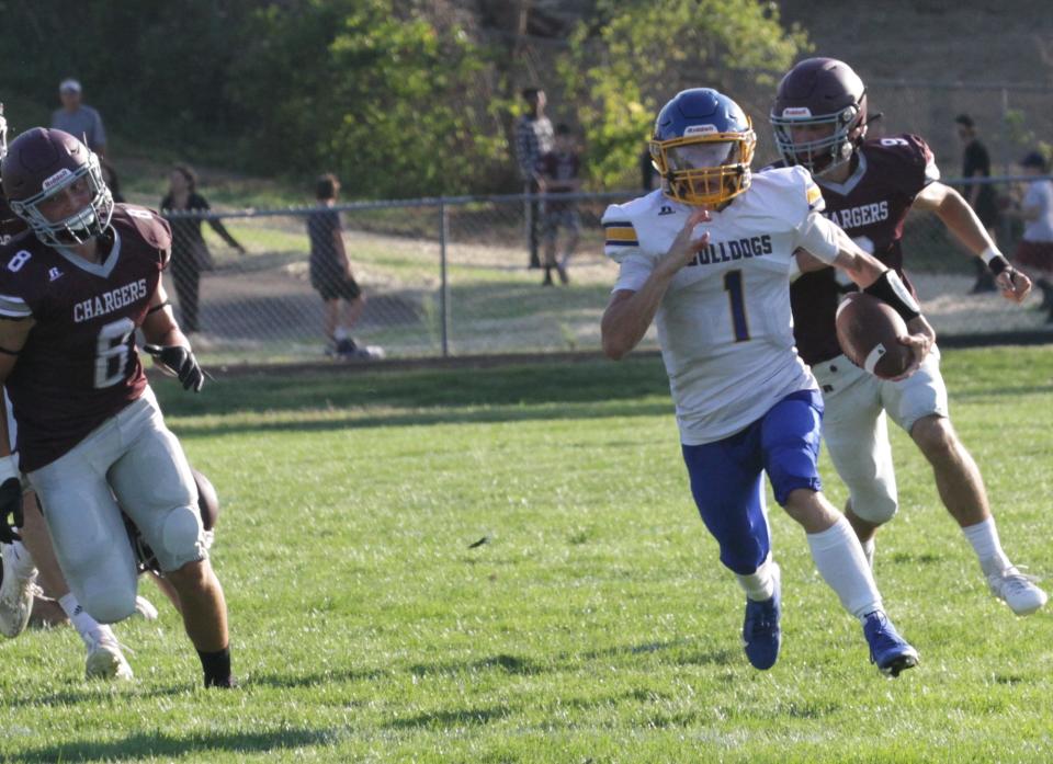 Kam Wells breaks free for a 77-yard touchdown run against Union City on Saturday night.