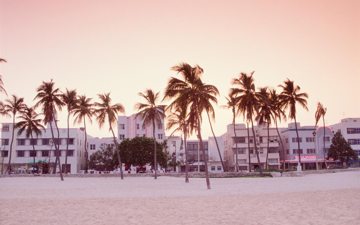 Wander down Ocean Drive to see Art Deco hotels, sidewalk cafés, and tourists clamouring for a taste of the South Beach good life 