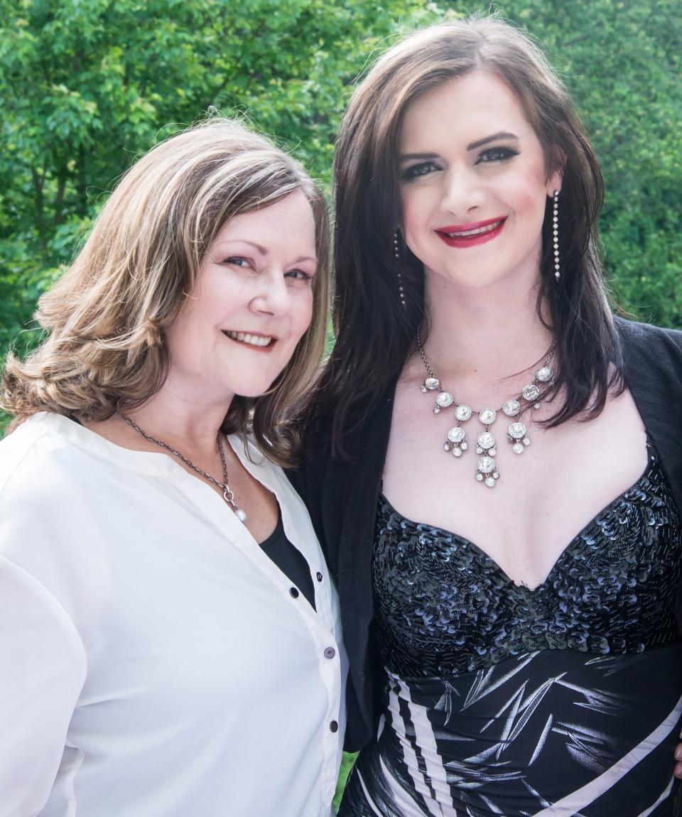 Catherine Hyde with her daughter Whitney. (Photo: Catherine Hyde)