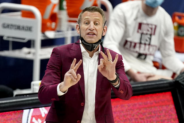 Alabama coach Nate Oats directs his players against LSU during the SEC title game on March 14. (AP) 