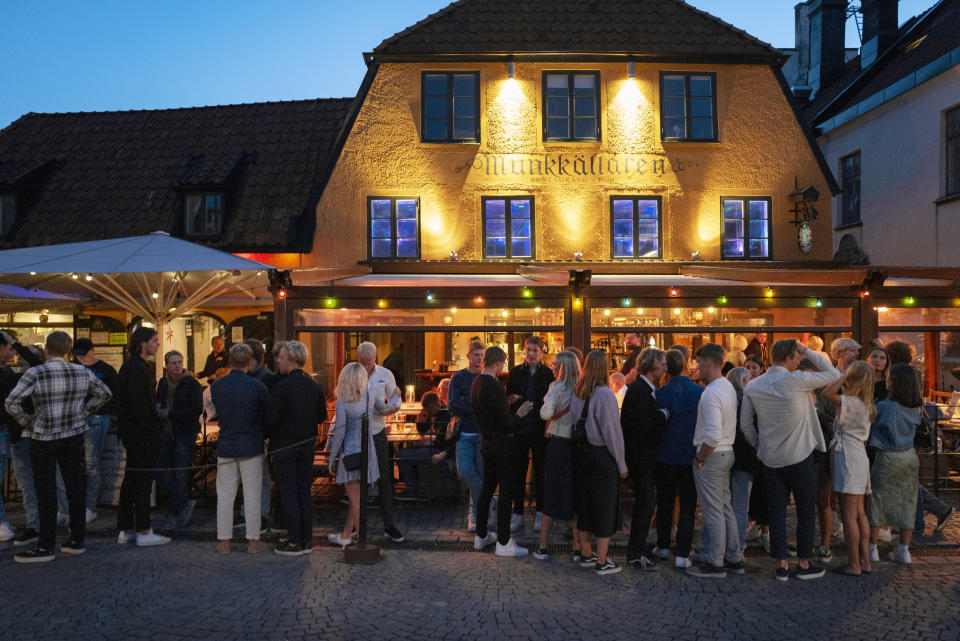 People stand in line without social distancing outside a restaurant on July 17, 2020 in Gotland, Sweden. Sweden largely avoided imposing strict lockdown rules on its citizens as the coronavirus arrived earlier this year. Consequently, it has recorded thousands more deaths than other Scandinavian countries, putting its per capita death rate higher than that of the United States. (Photo by Martin von Krogh/Getty Images)