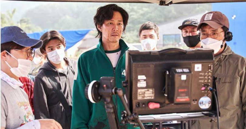 《魷魚遊戲》李政宰成為首度被提名金球視帝的亞洲男星，但他跟隨製片商Netflix的腳步，向外界表示不出席。（圖／Netflix提供）