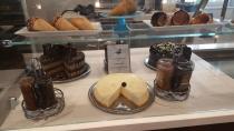 <p>But you can also create your own deluxe sundae. The cakes looked magnificent. </p>