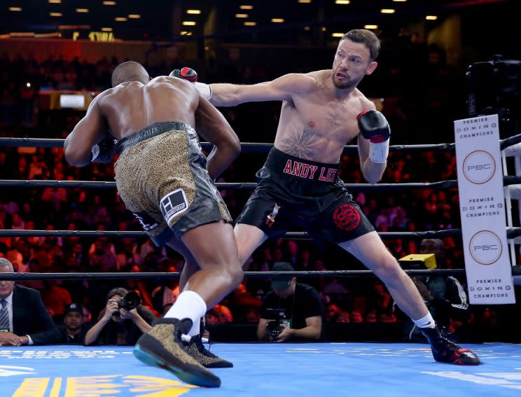 Andy Lee (R) throws a punch at Peter Quillin on April 11, 2015, in their middleweight title fight. (Getty Images)