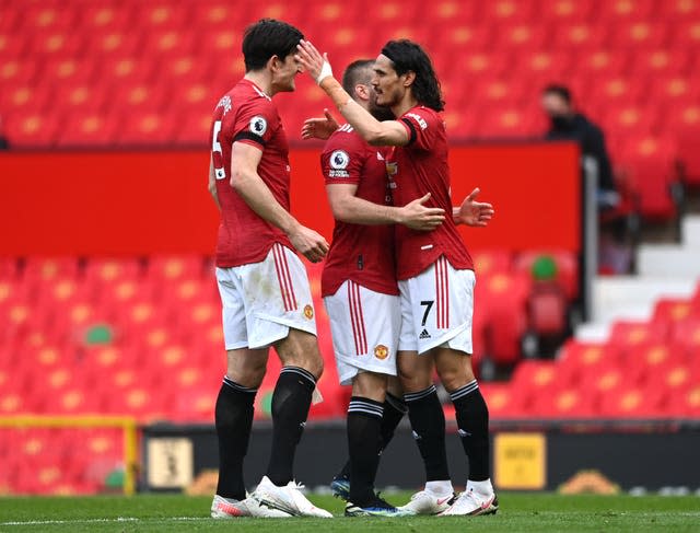 Edinson Cavani, right, celebrates his goal with his team-mates