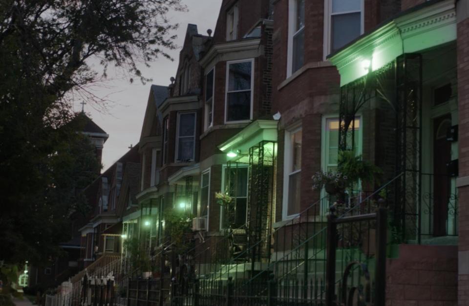 What does a green porch light mean?