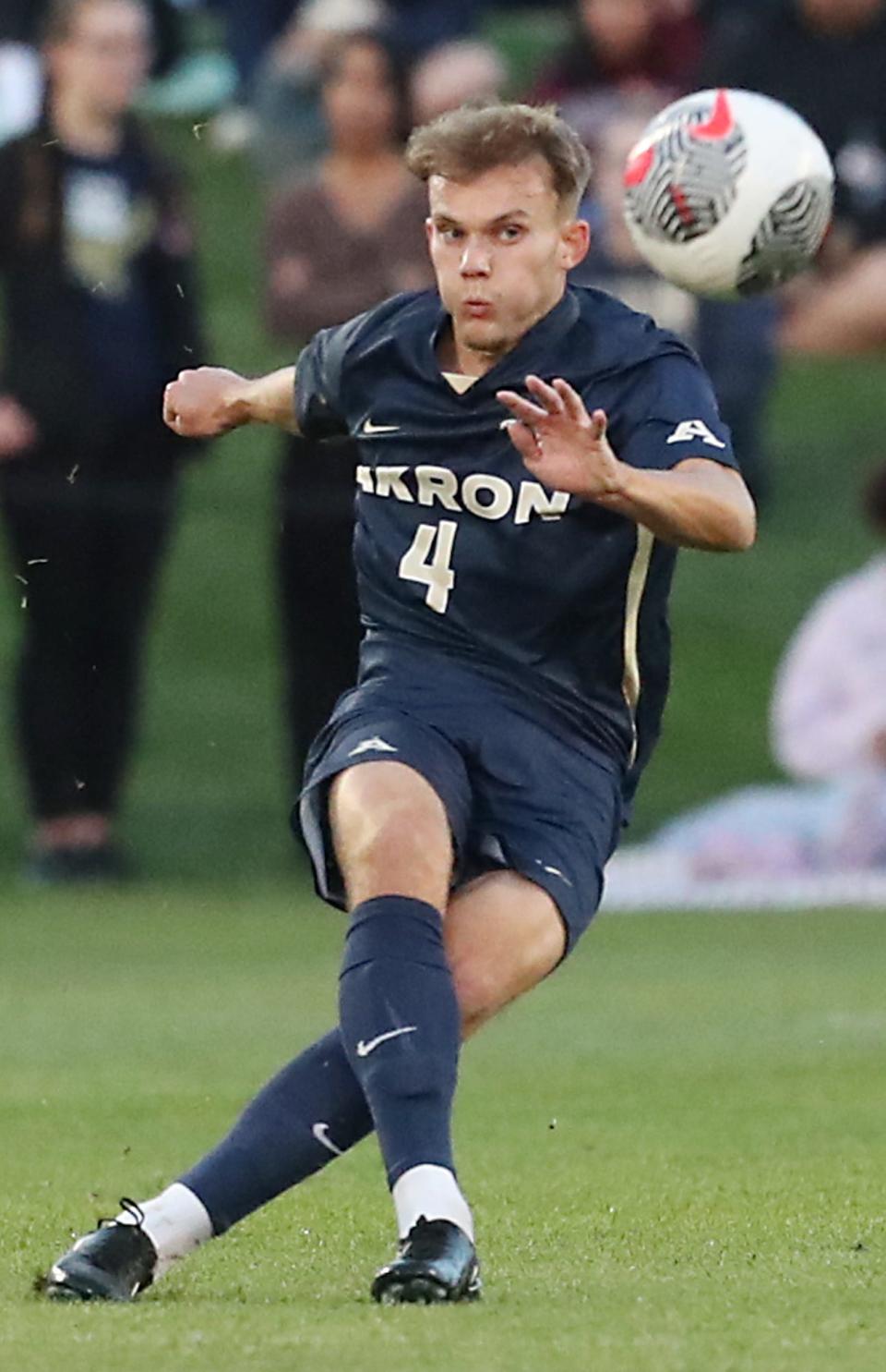 University of Akron's Jonas Buechte passes the ball against Notre Dame in the first half.