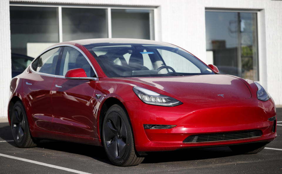 American safety officials are looking into the circumstances surroundinganother fatal Tesla crash