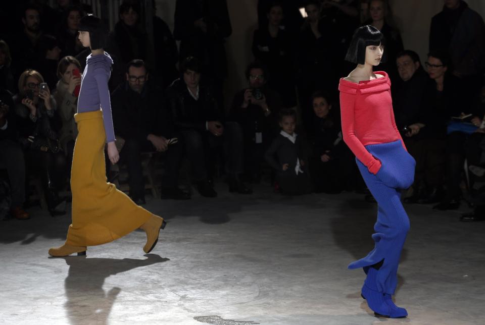 Models wear creations by Japanese fashion designer Yohji Yamamoto for his Fall/Winter 2013-2014 ready to wear collection, in Paris, Friday, March 1, 2013. (AP Photo/Christophe Ena)