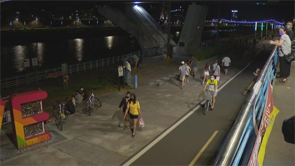 直擊！戶外飲食微解封 饒河街夜市人潮回籠