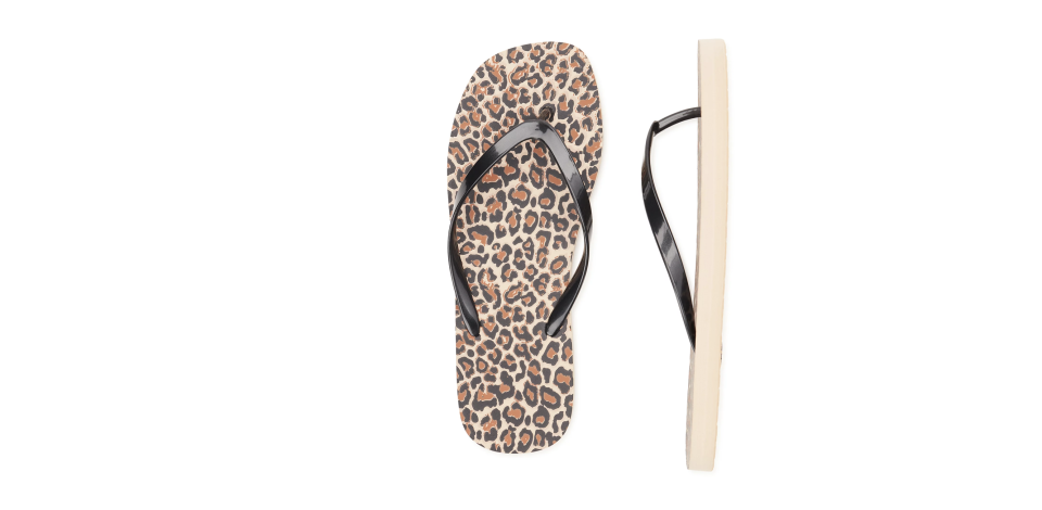 <p><a href="https://go.redirectingat.com?id=74968X1596630&url=https%3A%2F%2Fwww.walmart.com%2Fip%2FNo-Boundaries-Womens-Flip-Flop-Sandals%2F1282250966%3Fathbdg%3DL1600&sref=https%3A%2F%2Fwww.thepioneerwoman.com%2Ffashion-style%2Fg44003035%2Fbest-walmart-sandals%2F" rel="nofollow noopener" target="_blank" data-ylk="slk:Shop Now;elm:context_link;itc:0;sec:content-canvas" class="link ">Shop Now</a></p><p>No Boundaries Flip-Flop Sandals</p><p>$4.48</p><p>walmart.com</p><span class="copyright">Walmart</span>