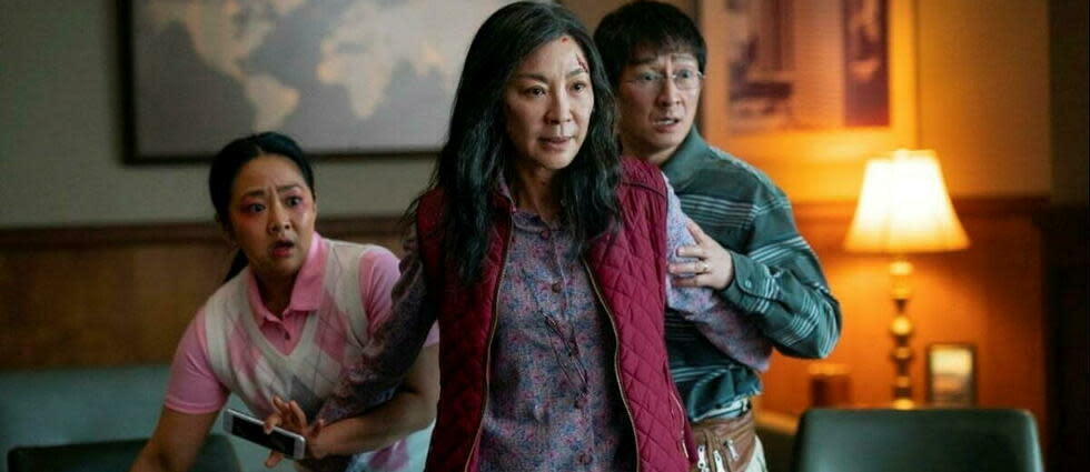 Stephanie Hsu, Michelle Yeoh et Ke Huy Quan dans Everything Everywhere All at Once, en salle le 31 août.  - Credit:Originals Factory/A 24