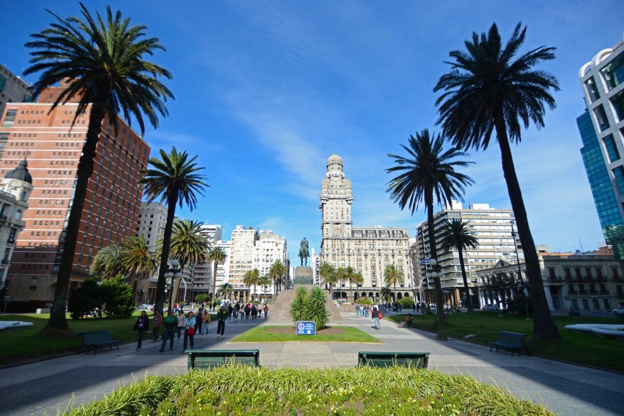 Alrededor de 20.000 argentinos presentaron solicitudes para mudarse a Uruguay