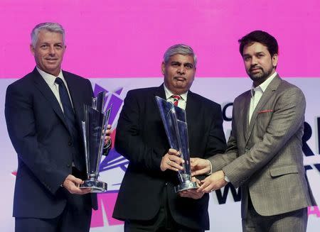 (L-R) Chief Executive of International Cricket Council (ICC) David Richardson, Chairman of ICC Shashank Manohar and Secretary of Board of Control for Cricket in India (BCCI) Anurag Thakur, pose with World Twenty20 trophies during a ceremony to announce the fixtures in Mumbai, India, December 11, 2015. REUTERS/Shailesh Andrade