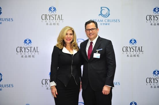 （左）水晶郵輪總裁兼CEO伊迪·羅德里格斯 與 （右）星夢郵輪總裁戴卓爾‧布朗