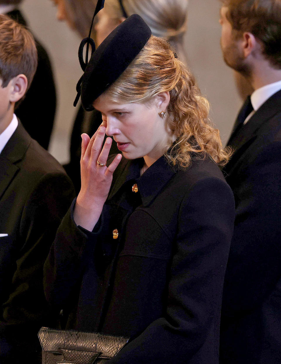 Lady Louise Windsor pays her respect. (WPA Pool / Getty Images)