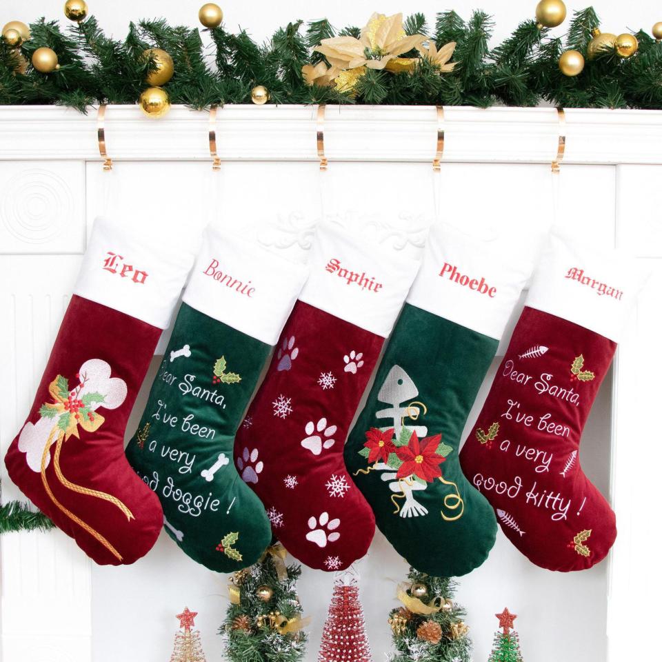 personalized-velvet-dog-christmas-stocking