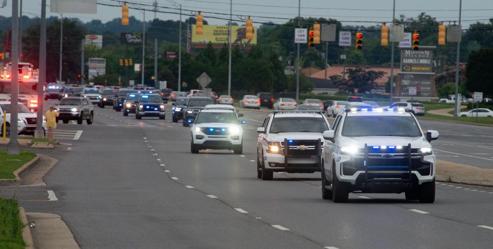 June 10, 2022; Tuscaloosa, AL, USA; Officers from across West Alabama and East Mississippi escort the body of Meridian Police Officer Kennis Croom, a Tuscaloosa native, to a funeral home in Northport Friday evening on McFarland Blvd.  Gary Cosby Jr.-The Tuscaloosa News