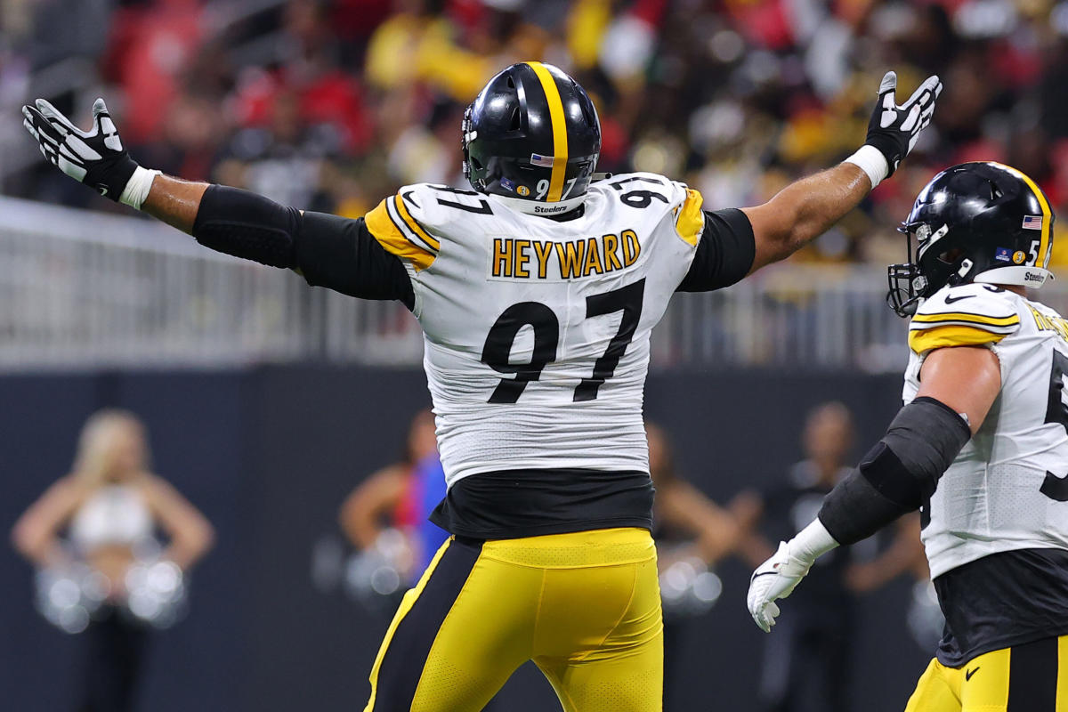 Steelers vs Falcons: Cameron Heyward cheers brother in dad's jersey