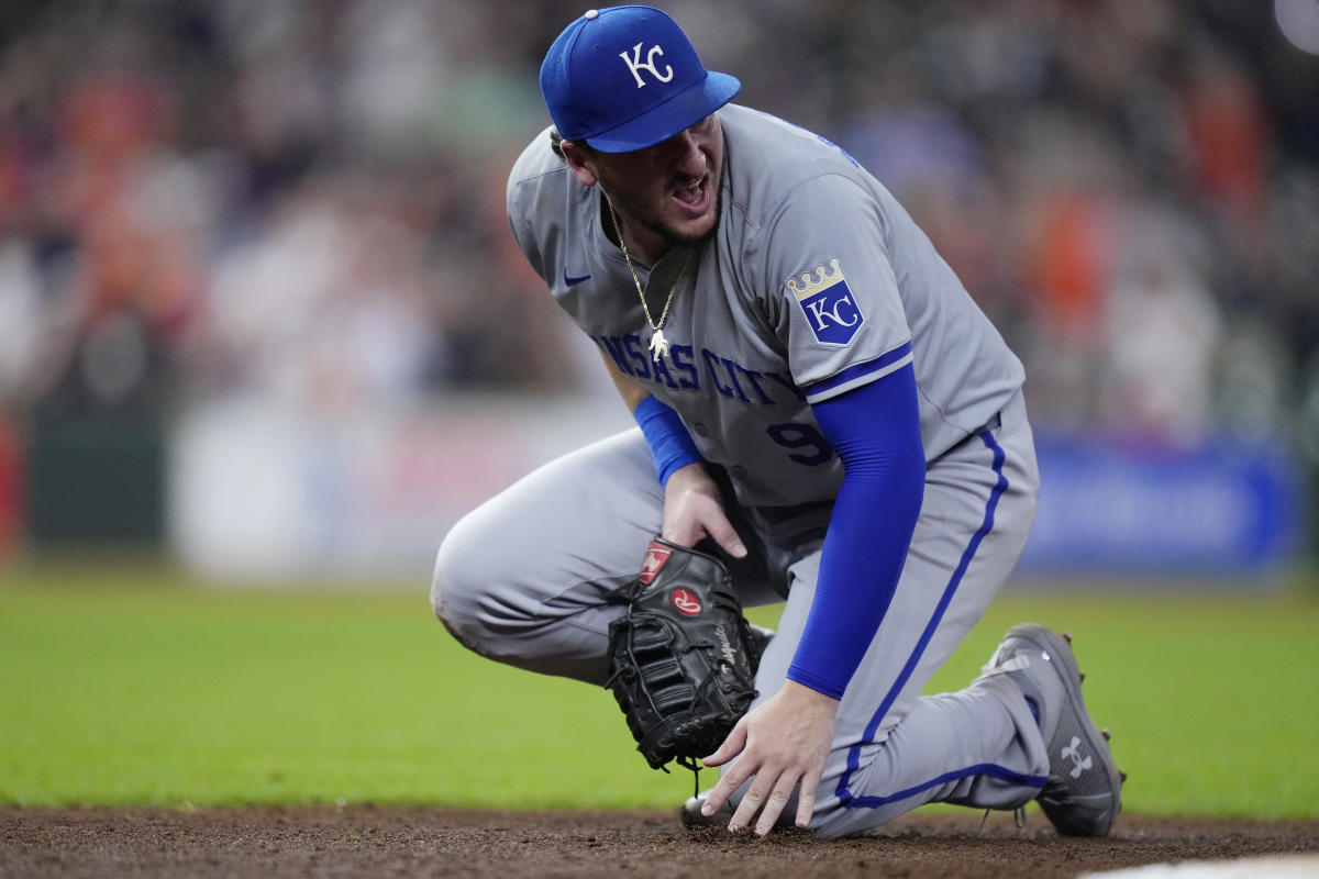 Royals first baseman Vinnie Pasquantino to miss 6-8 weeks with fractured thumb after disastrous game