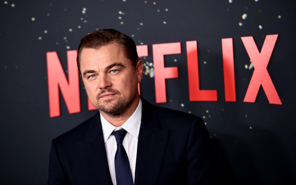 <p>Nach seinen ersten Auftritten Anfang der 90-er war eigentlich schon klar, dass Leonardo DiCaprio mal ein echter Superstar werden würde - und genau so kam es auch. Mit inzwischen 47 Jahren gehört der Oscar-Gewinner ("The Revenant") zu den erfolgreichsten Schauspielern Hollywoods. Zuletzt war er neben Stars wie Meryl Streep, Cate Blanchett und Jennifer Lawrence in der Netflix-Komödie "Don't Look Up" zu sehen. Noch Fragen? (Bild: Getty Images/Dimitrios Kambouris)</p> 