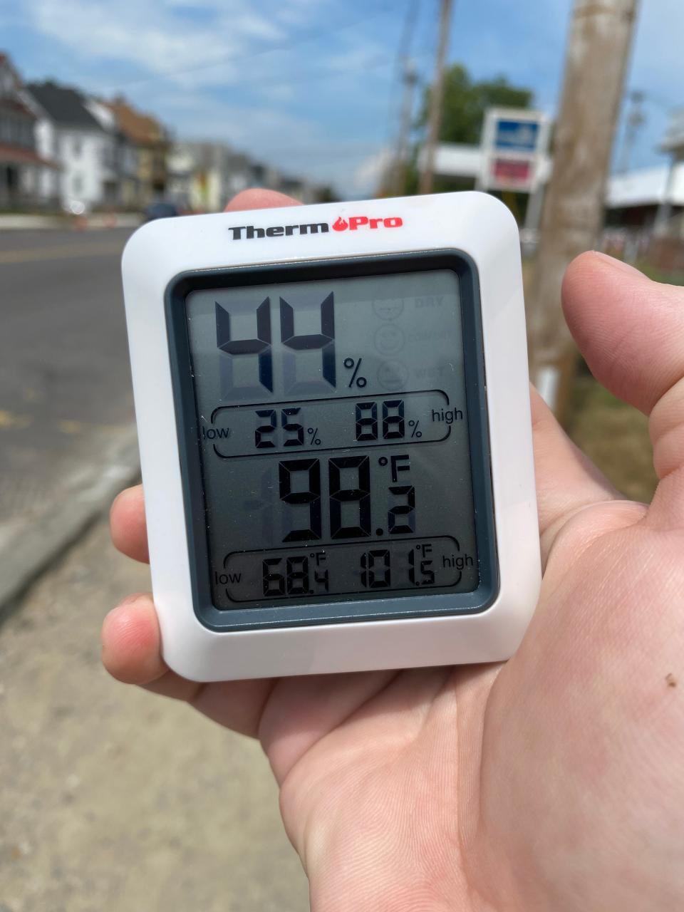 The temperature on Broadway between Adams and Dartmouth streets on Friday, Aug. 5, 2022 at 1:50 p.m. was 98.2F.