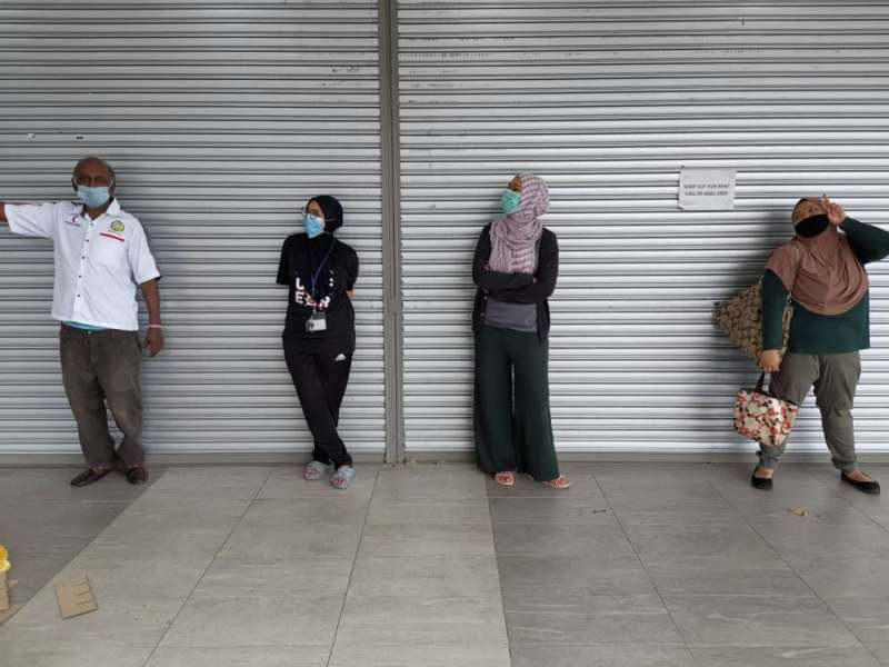 Dr Hidayah (second left) now co-manages a team of up to 10 volunteers to send food and supplies to families living in Gombak, Kuala Lumpur. — Picture courtesy of Dr Nur Hidayah Abu Bakar