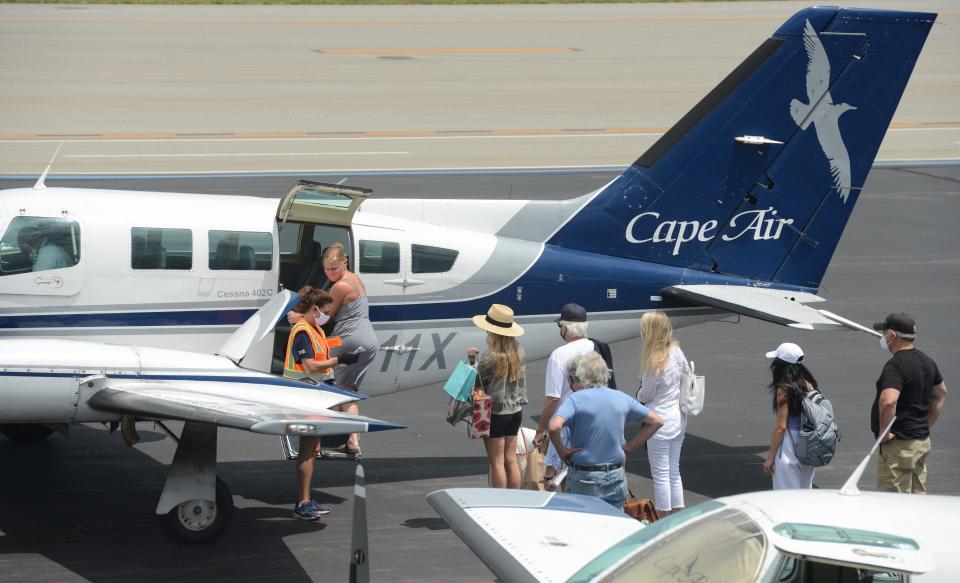 Passengers line up for a full Cape Air flight to Nantucket from Cape Cod Gateway Airport in Hyannis, in 2021. A new federal grant for the airport could support Cape Air's plans announced in 2022 to purchase 75 all-electric commuter planes.