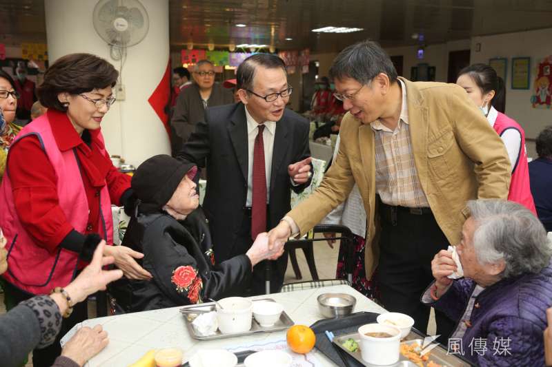 台北市長柯文哲表示，青銀共居就是青年與銀髮族共同居住。（台北市政府提供）