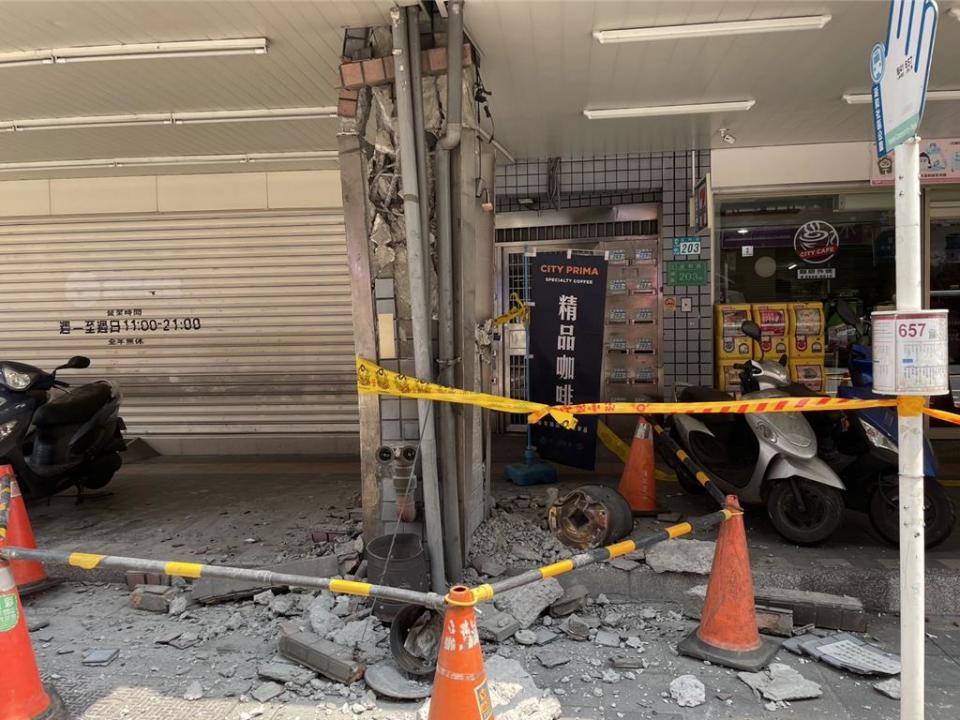 0403花蓮地震造成新北市多處建築物受損。（新北市工務局提供）