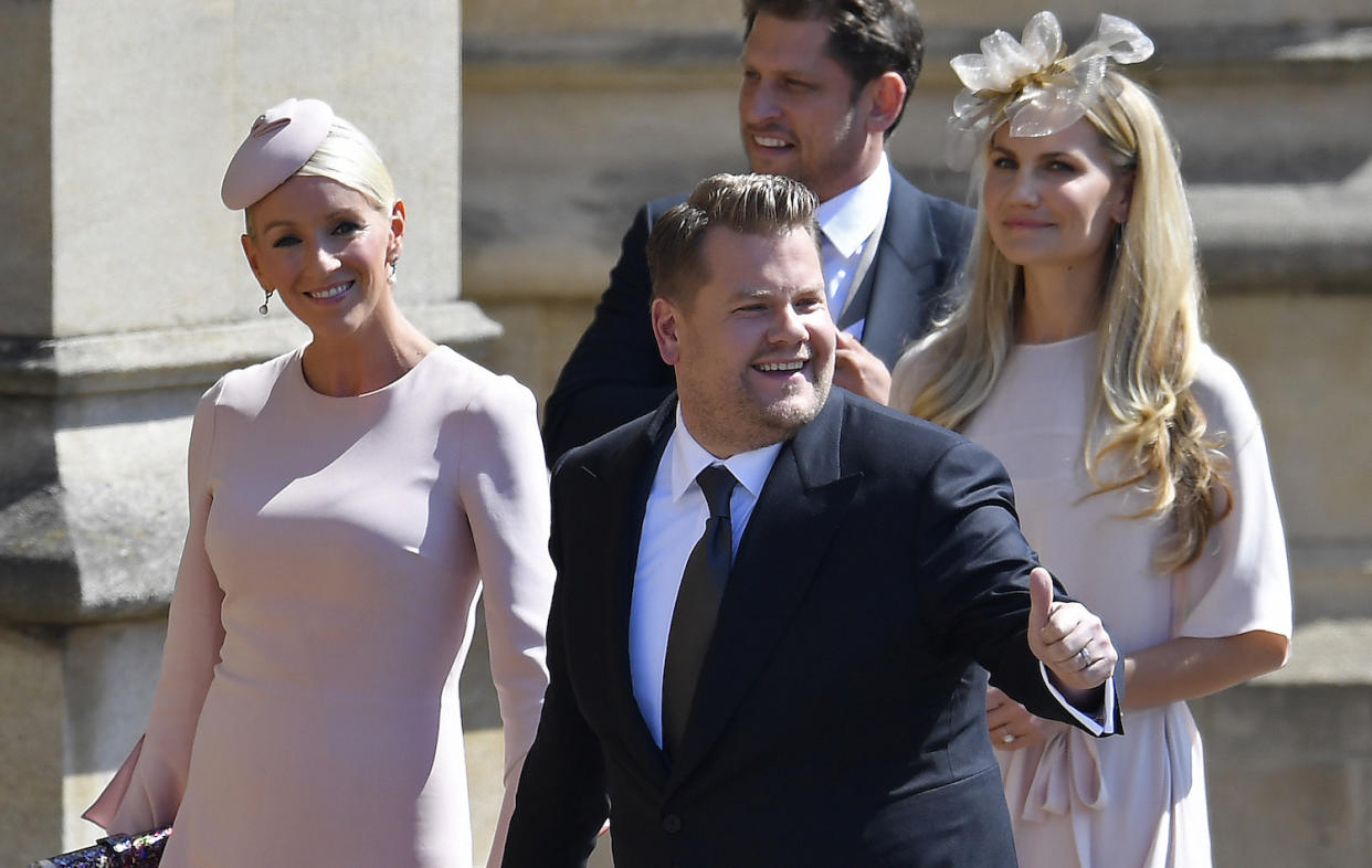 James Corden trifft mit seiner Frau Julia Carey in Windsor ein. (Bild: Getty Images)